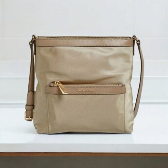Michael Kors Morgan Nylon Messengerbag - Picture 1 of 12